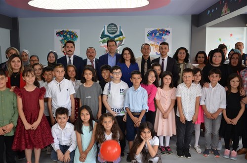 Kaymakam TUNCER, Salih ve Ömer Musaoğlu İlkokulunda Kaymakamlık ve Belediyenin Katkılarıyla Yaptırılan Kütüphane Açılışına Katıldı