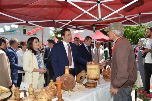 Kaymakam Tuncer, Hayat Boyu Öğrenme Kapsamında Yıl Sonu Sergi Açılışına Katıldı